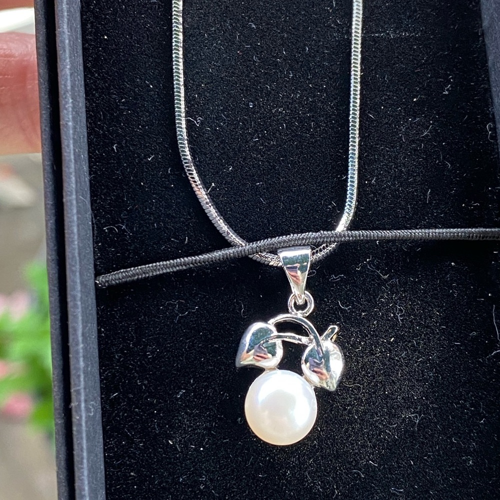 NIB  Genuine Freshwater Pearl Necklace with 16 inch Chain | Gift Ready